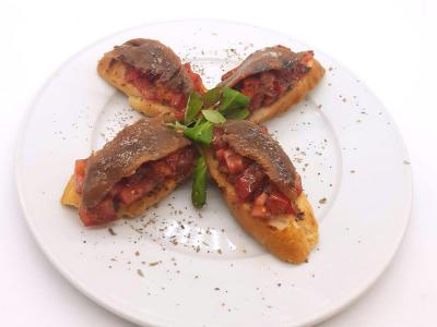 BRUSCHETTA  CON ALICI